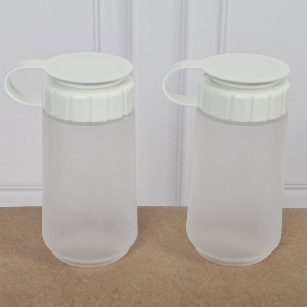 Rubbermaid Salt and Pepper Shakers 0479 Set Frosted White Flip Top Lids Vintage